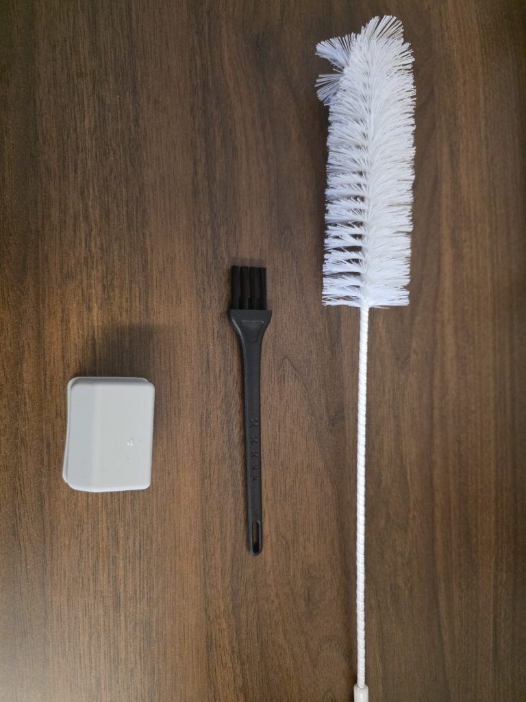 루메나 가습기에서 함께 제공되는 청소도구들